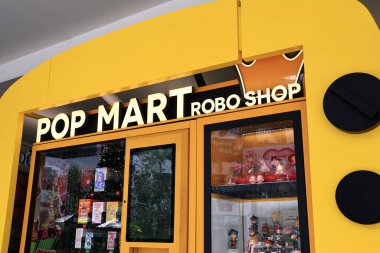 Los Angeles, California - 22 Kasım 2025: POP MART Robo Shop otomat otomatı