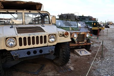 Güney El Monte, Kaliforniya - 11 Kasım 2025: Tankland, Amerikan Askeri Müzesi. Tarihi tanklar, zırhlı araçlar, topçular ve diğer askeri teçhizatlarla açık hava sergisi