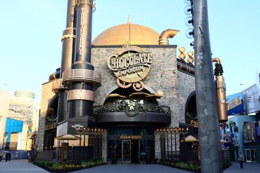 Los Angeles, Kaliforniya - 5 Kasım 2025 Toothsome Çikolata Mağazası ve Hollywood Universal Stüdyoları Citywalk 'taki Savory Feast Kitchen