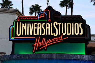 Los Angeles, California - 5 Kasım 2025: Iconic Universal Studios Hollywood tabelası