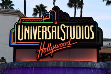 Los Angeles, California - 5 Kasım 2025: Iconic Universal Studios Hollywood tabelası