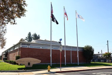 Cudahy, California - 8 Kasım 2025: Cudahy Şehir Merkezi belediye kompleksini tanımlayan tabela