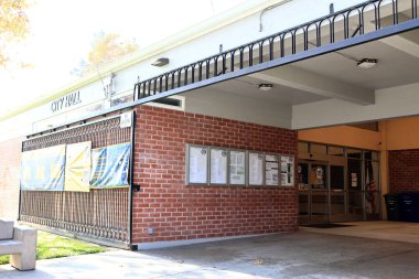 Cudahy, California - 8 Kasım 2025: Cudahy Belediye Binası 5220 Santa Ana Caddesi 'nde yer almaktadır