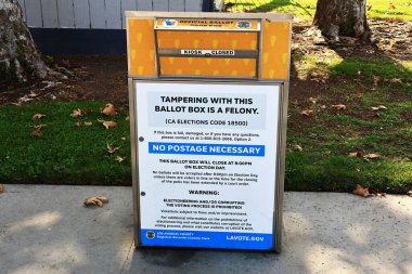 Cudahy, California - 8 Kasım 2025: Resmi Oy Verme Kutusu, Los Angeles Eyaleti, Kaliforniya