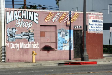 Ticaret, Kaliforniya - 8 Kasım 2025: Martinez Metalleri Taşınabilir Kaynak, MTZ Metal Müteahhitleri, 5281 E Washington Bulvarı 'nda yer almaktadır.