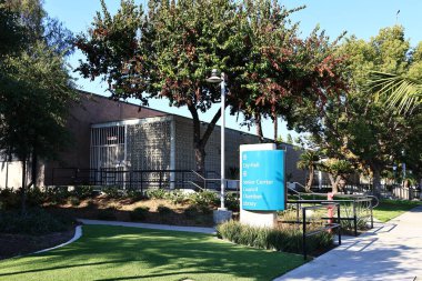 Ticaret, Kaliforniya - 8 Kasım 2025: Ticaret Merkezi Belediye Tabelası