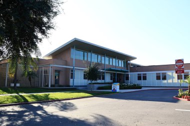 Ticaret, Kaliforniya - 8 Kasım 2025: Ticaret Şehri Belediye Binası 2535 Ticaret Yolu 'nda yer almaktadır