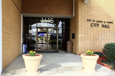 Güney El Monte, Kaliforniya - 11 Kasım 2025: Güney El Monte Belediye Binası 1415 Santa Anita Caddesi, belediye binası