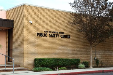 Güney El Monte, Kaliforniya - 11 Kasım 2025: Kamu Güvenliği Merkezi dışişleri, kolluk kuvvetleri ve acil servisler için belediye tesisi