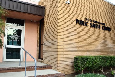 Güney El Monte, Kaliforniya - 11 Kasım 2025: Kamu Güvenliği Merkezi dışişleri, kolluk kuvvetleri ve acil servisler için belediye tesisi