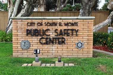 Güney El Monte, Kaliforniya - 11 Kasım 2025: Kamu Güvenliği Merkezi dışişleri, kolluk kuvvetleri ve acil servisler için belediye tesisi