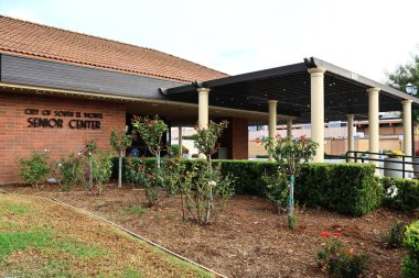 Güney El Monte, Kaliforniya - 11 Kasım 2025: 1556 Central Avenue 'daki South El Monte Huzur Evi, Yaşlılar ve Hizmetler Topluluğu