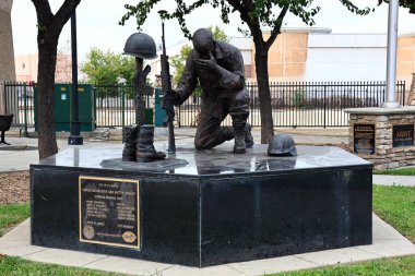 Güney El Monte, California - 11 Kasım 2025: El Monte Gaziler Anıt Parkı, Santa Anita Bulvarı ve Valley Bulvarı 'nın kesiştiği yerde Amerikan askerlerini onurlandırdı.