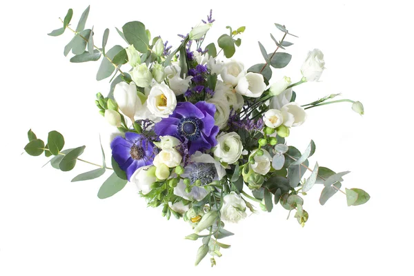 Un bouquet da sposa di rose e papaveri ornamentali sullo sfondo — Foto Stock