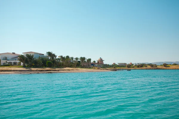 Csatorna és a házak Resort El Gouna. Egyiptom, Észak-Afrika — Stock Fotó