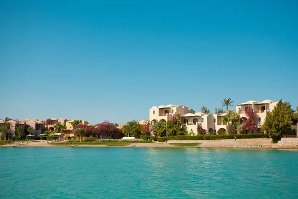 Kanaal en huizen in El Gouna resort. Egypte, Noord-Afrika — Stockfoto