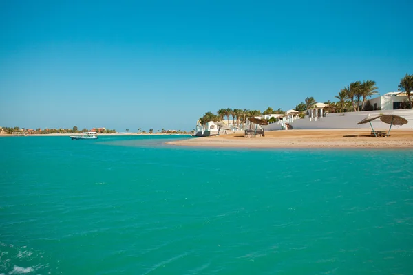 Csatorna és a házak Resort El Gouna. Egyiptom, Észak-Afrika — Stock Fotó