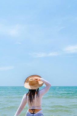 Dikkat et. Covenhas 'ta güneşin altındaki Karayipli kadın..