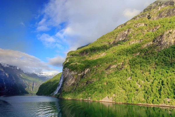 Geirangerfjord mit den sieben Schwestern Wasserfall Stockbild