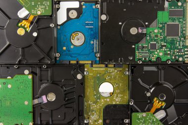 birden çok sabit disk sürücüsü yalan kapatın