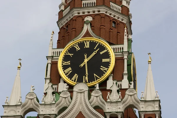莫斯科克里姆林宫钟楼上的时钟 — 图库照片