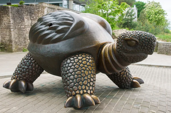 JURMALA, LATVIA - oktober 2014: escultura de bronze de uma tartaruga — Fotografia de Stock