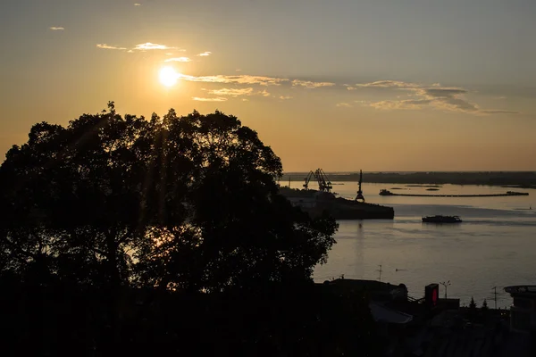 Güzel gün batımı ve nehir