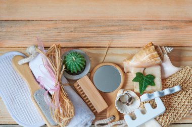 Spa ve sağlıklı yaşam ayarı doğal sabun, mumlar ve havlu ile