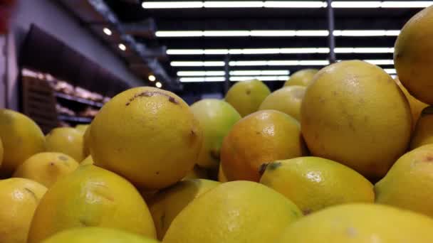 Lemon take off the shelf — Stock Video
