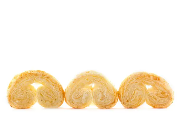 beyaz zemin üzerinde üç bisküvi