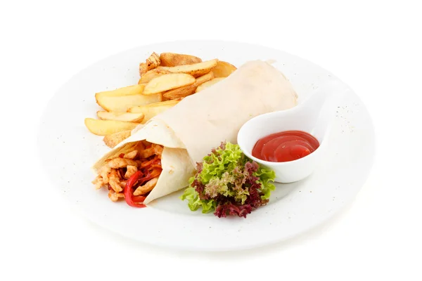 Beyaz arka plan üzerinde kızarmış patates börek