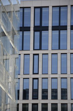 Cam açık ofis binası