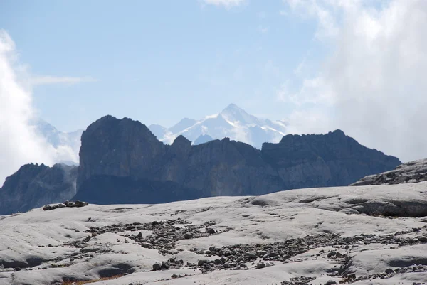 Rosto de rocha nos alpes suíços — Fotografia de Stock