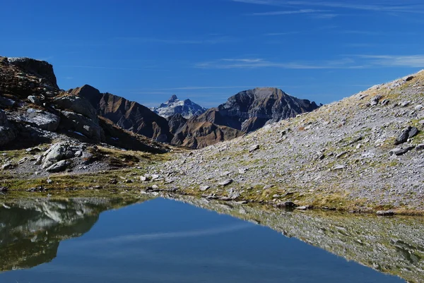 Lake and panoramic mountain view Swiss alps — Stock Photo, Image