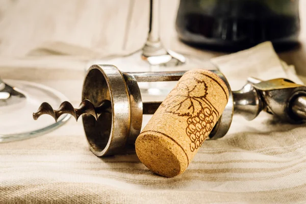 Corkscrew, cork and glasses — Stock Photo, Image