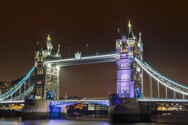 Tower Bridge på natten. — Stockfoto