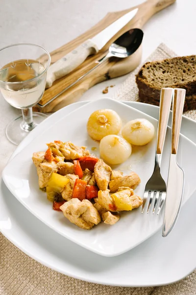 Chicken and peppers with onions — Stock Photo, Image