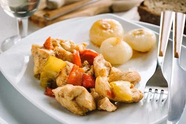 Chicken and peppers with onions — Stock Photo, Image