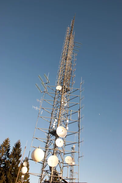 Torre de telecomunicações rádio — Fotografia de Stock