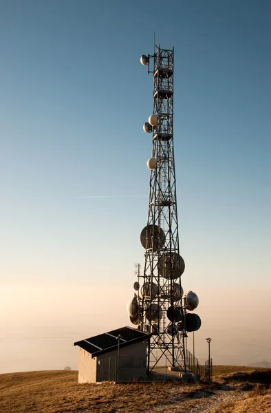 Torre de telecomunicações rádio — Fotografia de Stock