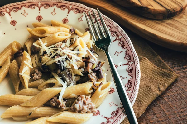 Pasta with sausage and radicchio — Stock Photo, Image