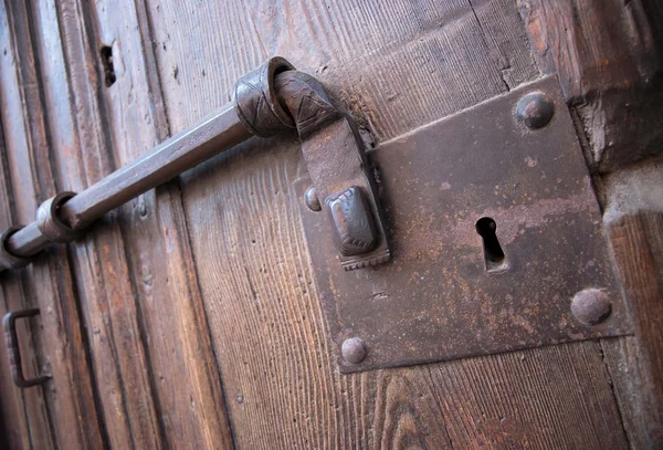 Chiusura di una vecchia porta — Foto Stock