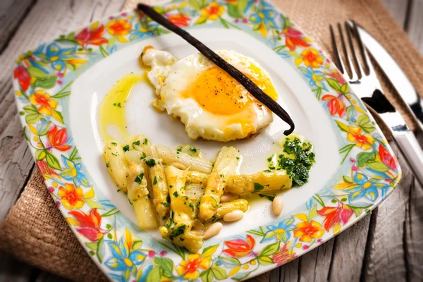 Fried egg with side dish — Stock Photo, Image