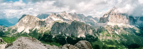 Vue aérienne des Dolomites — Photo