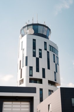 Havaalanı kontrol kulesi