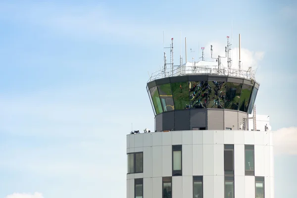 Torre de controle do aeroporto — Fotografia de Stock