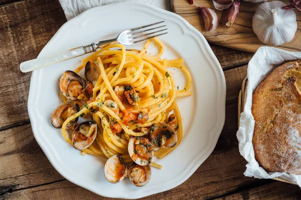 Bigoli Fresco Con Mariscos Con Salsa Tomate Almejas Mejillones — Foto de Stock