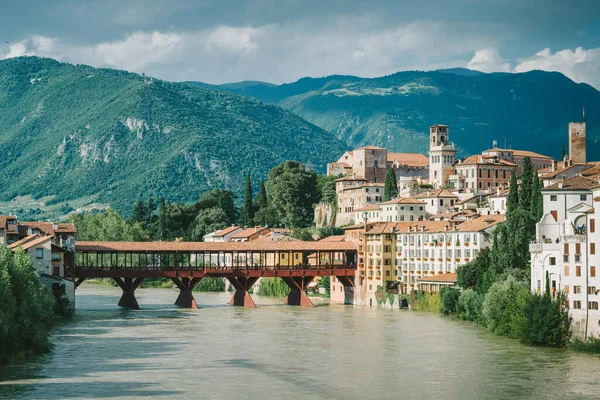 Bassano Del Grappa Itália Vista Ponte Alpini Centro Histórico Rio — Fotografia de Stock