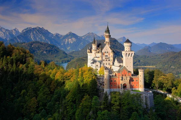 Famous Neuschwanstein Castle — Stock Photo, Image