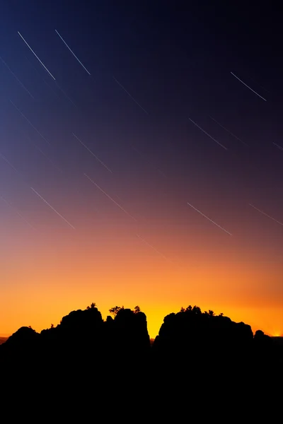Vista notturna sulla scogliera di arenaria — Foto Stock